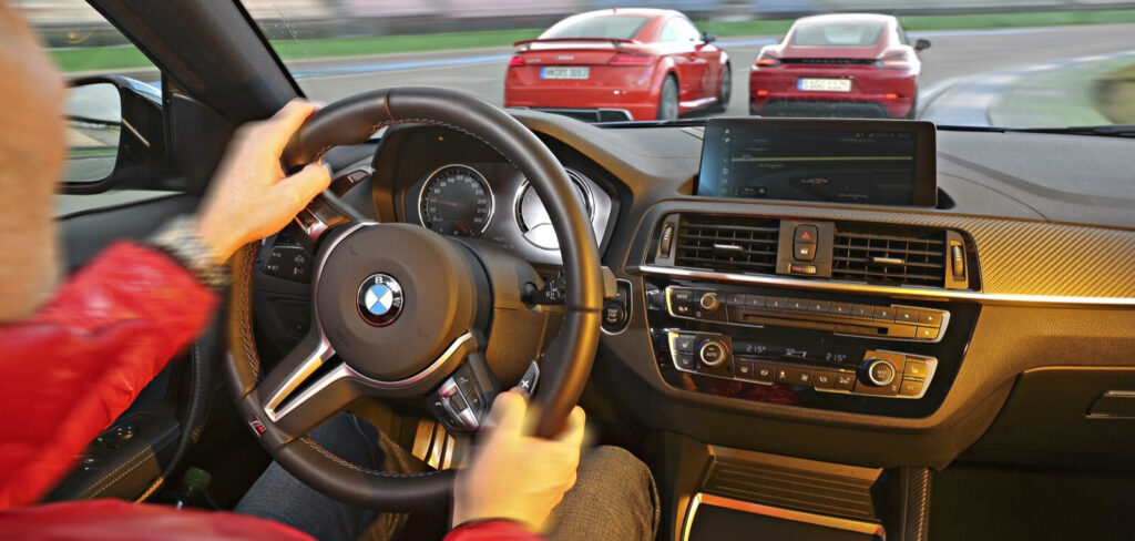 När vi testar körglädje tittar vi bland annat på styrningen, chassit, bromsarna och motorn. Allt ska lira tillsammans.