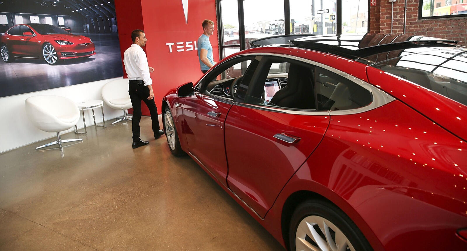 Tesla har inga säljare i klassisk mening men lyckas ändå bra i vår undersökning. Kanske just därför?