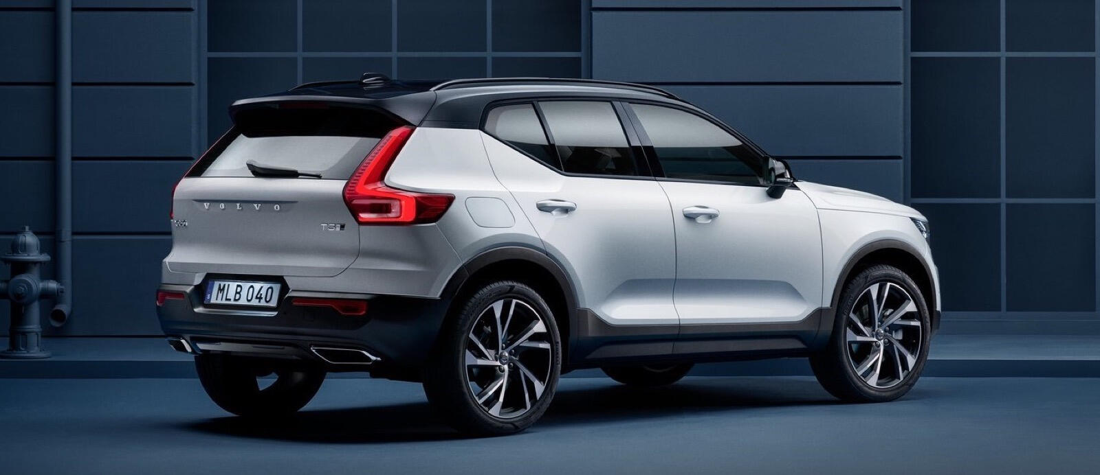Den eldrivna versionen av Volvo XC40 dyker upp nästa år. Då kommer den kosta motsvarande 50.000 dollar, antyder Volvochefen Håkan Samuelsson.