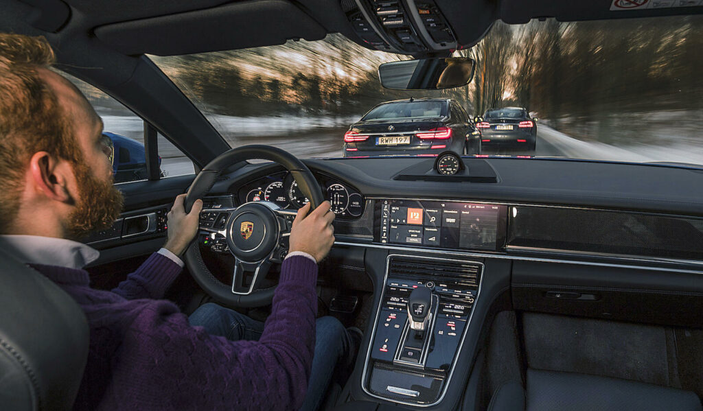 En bra interiör, bekväma stolar, låg ljudnivå och fin fjädringskomfort – då känns även långa resor korta. Lägg till en bra ljudanläggning så har du en riktig milslukare.