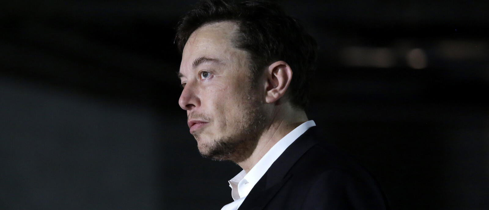 Teslachefen Elon Musk är inte i närheten av att jobba en vanlig 40-timmarsvecka, berättar han i en intervju med New York Times.