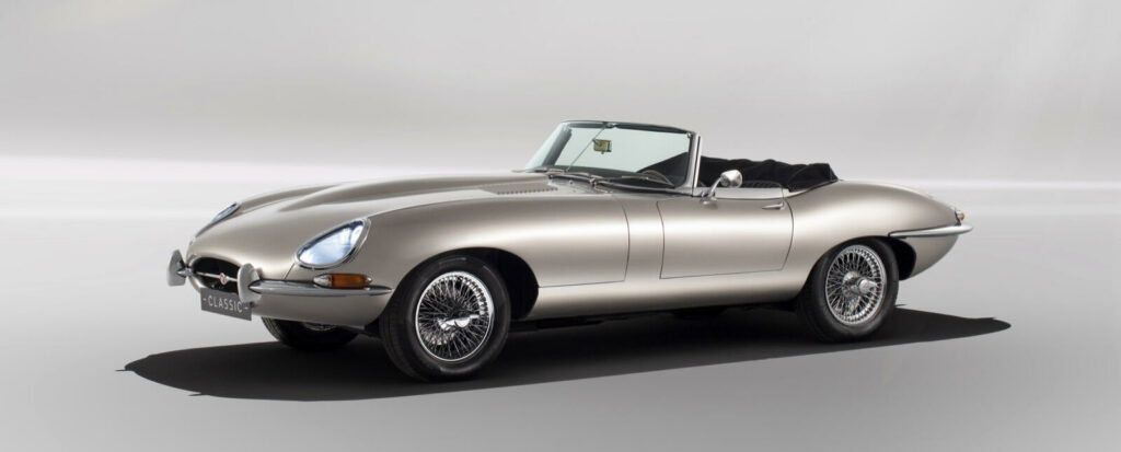 En klassisk Jaguar E-type cabriolet (AI text)