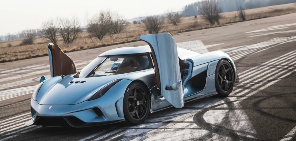 Koenigsegg tänker köra vidare på hybridspåret från Regera-modellen för att komma ned i samma prestandasiffror som elbilen Tesla Roadster.