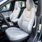 Inredningen i en Tesla Model X (AI text)
