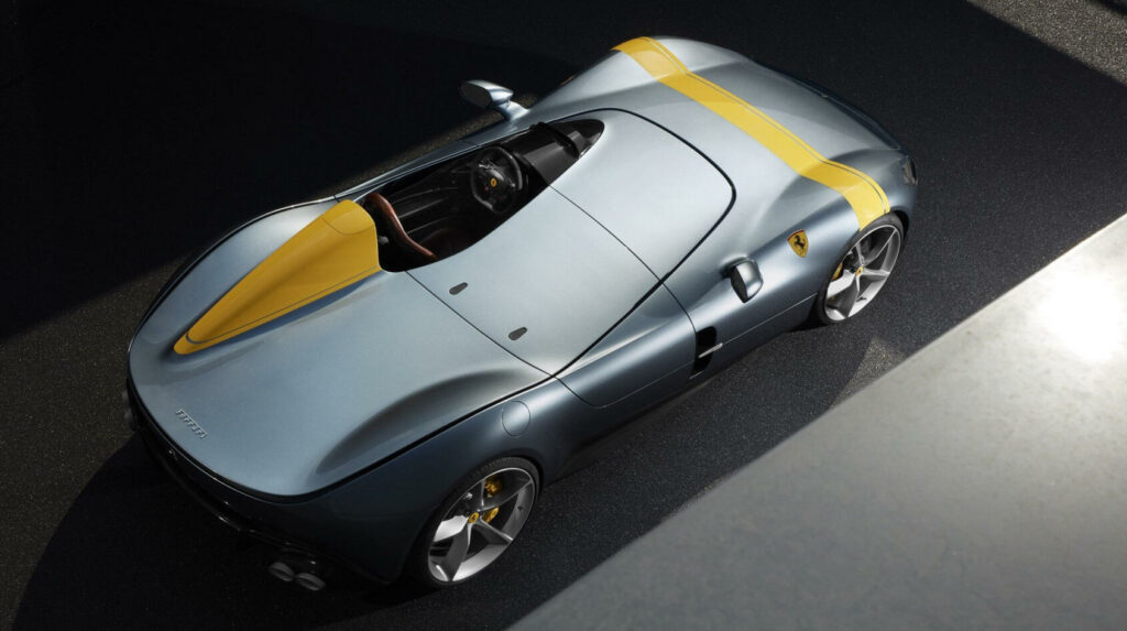 En konceptbil i skuggan (AI text)