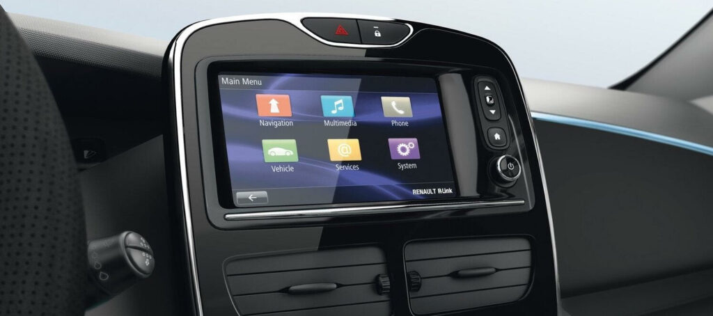 En bil med en berörsenskärm. (AI text)