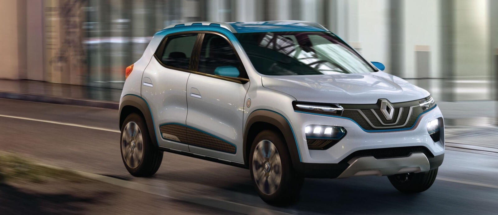 En vit SUV kör nerför en stadsgata. (AI text)