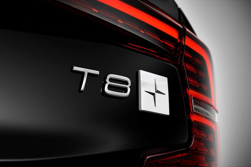 T8-utmärkelsen på en svart Volvo T8 (AI text)