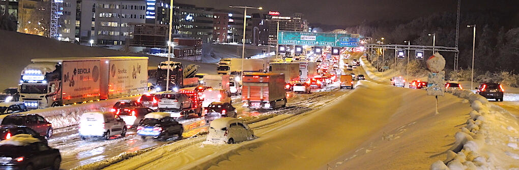 Den 9 november 2016 drabbades Storstockholm av ett ymnigt, tidigt snöfall. 100.000-tals människor fastnade i milslånga köer.
