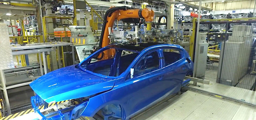 Har du funderat på hur ett glastak monteras? I filmen nedan får du svaret.