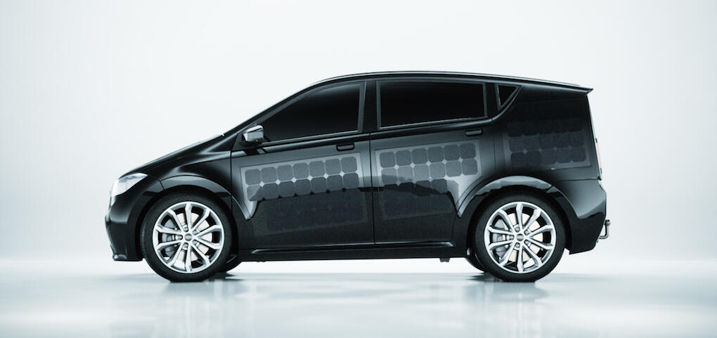 En svart bil på en vit bakgrund. (AI text)