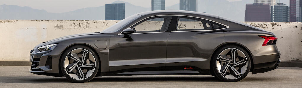 Tittar man på spionbilder av Porsche Taycan finns det många likheter med Audi e-tron GT.