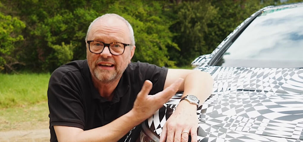 Robert LLewellyn berömmer VW Neo och kallar den för ”en absolut irriterande fantastisk” bil.
