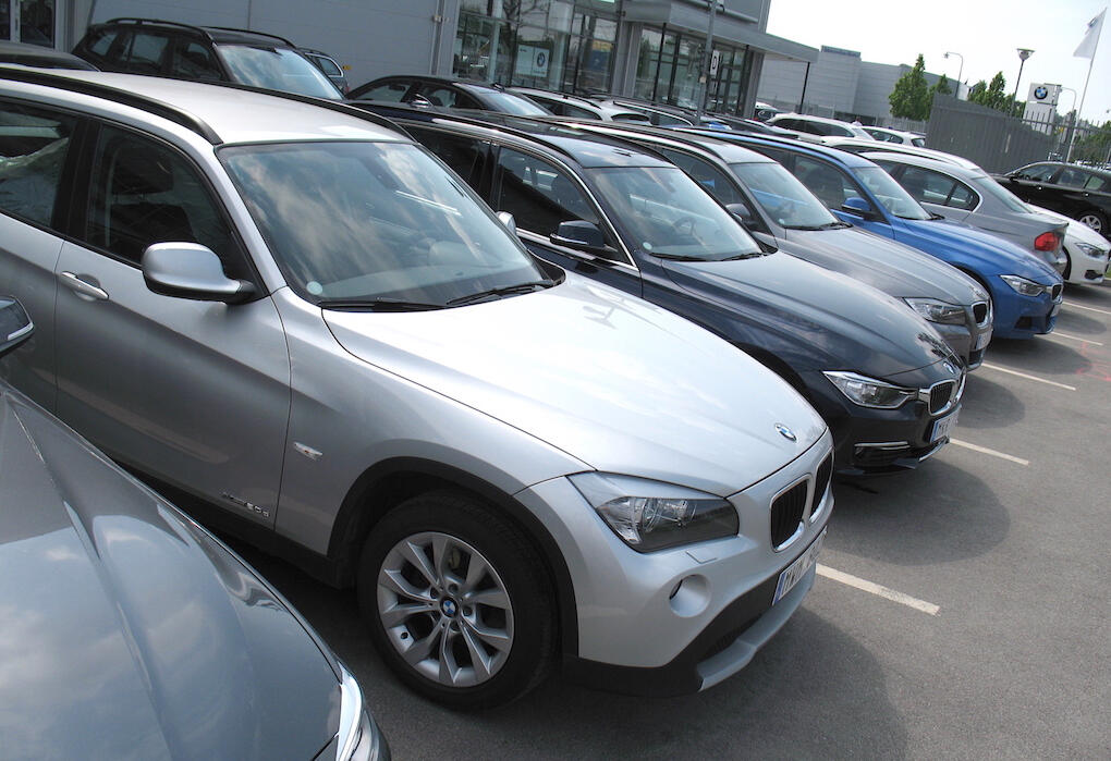 BMW X1 xDrive (AI text)
