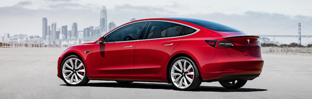 Performance-modellen kostar mer än dubbelt så mycket som instegsmodellen av Model 3.