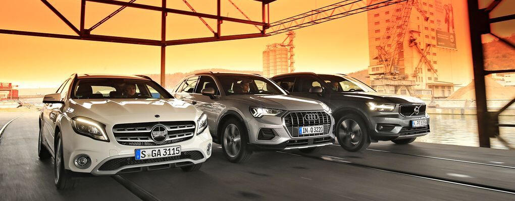 Mercedes-Benz GLA SUV:er på racerbana (AI text)