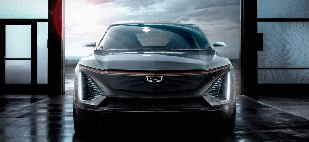 Cadillacs första elbil blir (förstås) en suv, men än så länge har den inget namn. Den bygger på GM:s nya elbilsplattform BEV3 och verkar storleksmässigt sikta på konkurrenten Audi e-tron.