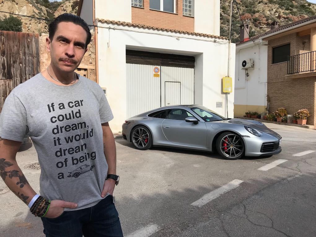 Redaktör Joakim Dyredand kör nya Porsche 911 i Valencia.