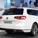 Passat GTE Sportscombi är en mycket populär förmånsbil, men vi får vänta till september innan bilarna levereras.