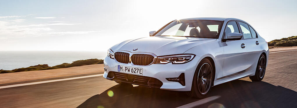 Sedanmodellen BMW 330e kommer i sommar, följs av en 330e Touring.