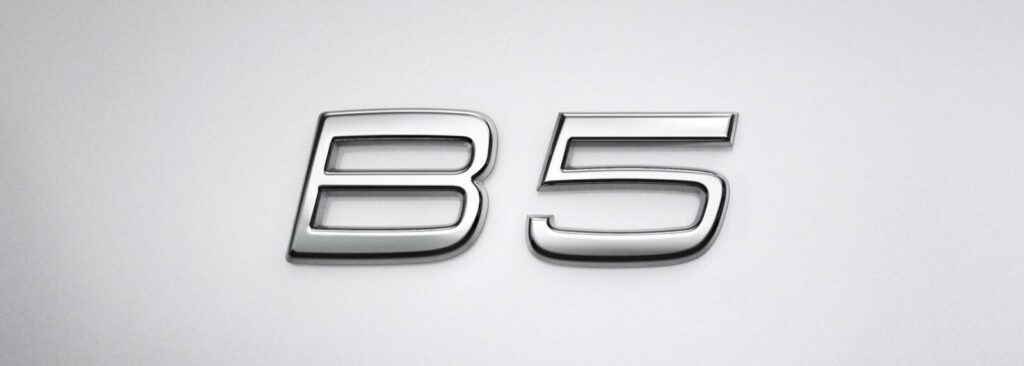 En Mercedes-Benz B5-logga på en vit bakgrund. (AI text)