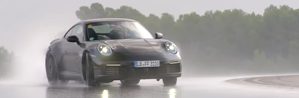 Ett nytt körläge hos 911:an är "Wet Mode", som anpassar bilen för våta vägar.