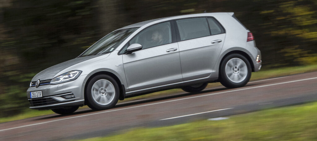 Volkswagen Golf GTI R-Line är en utmärkt bil. (AI text)