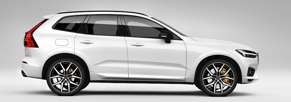 Bakom de 20 tum stora specialfälgarna skymtar vi de stora Brembo-oken och bromsskivorna.