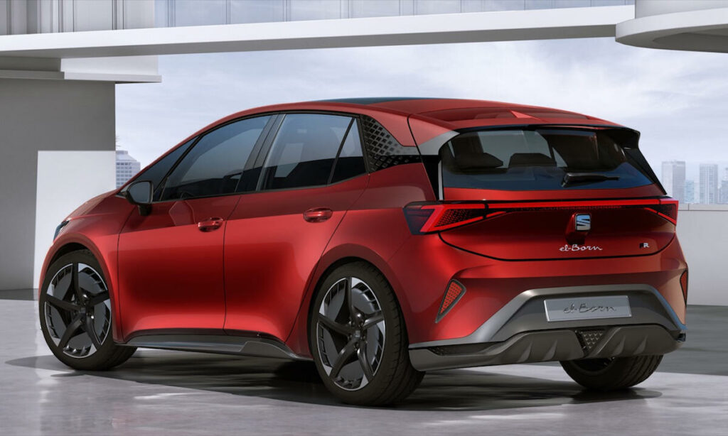 Den nya Ioniq-elbil parkerad framför ett byggnad. (AI text)