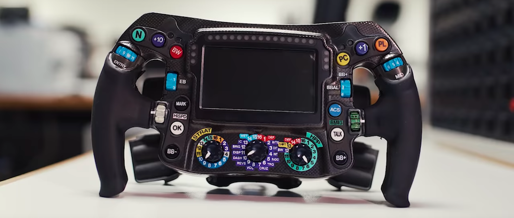 En stärringpåle med en röd lamp på den. (AI text)