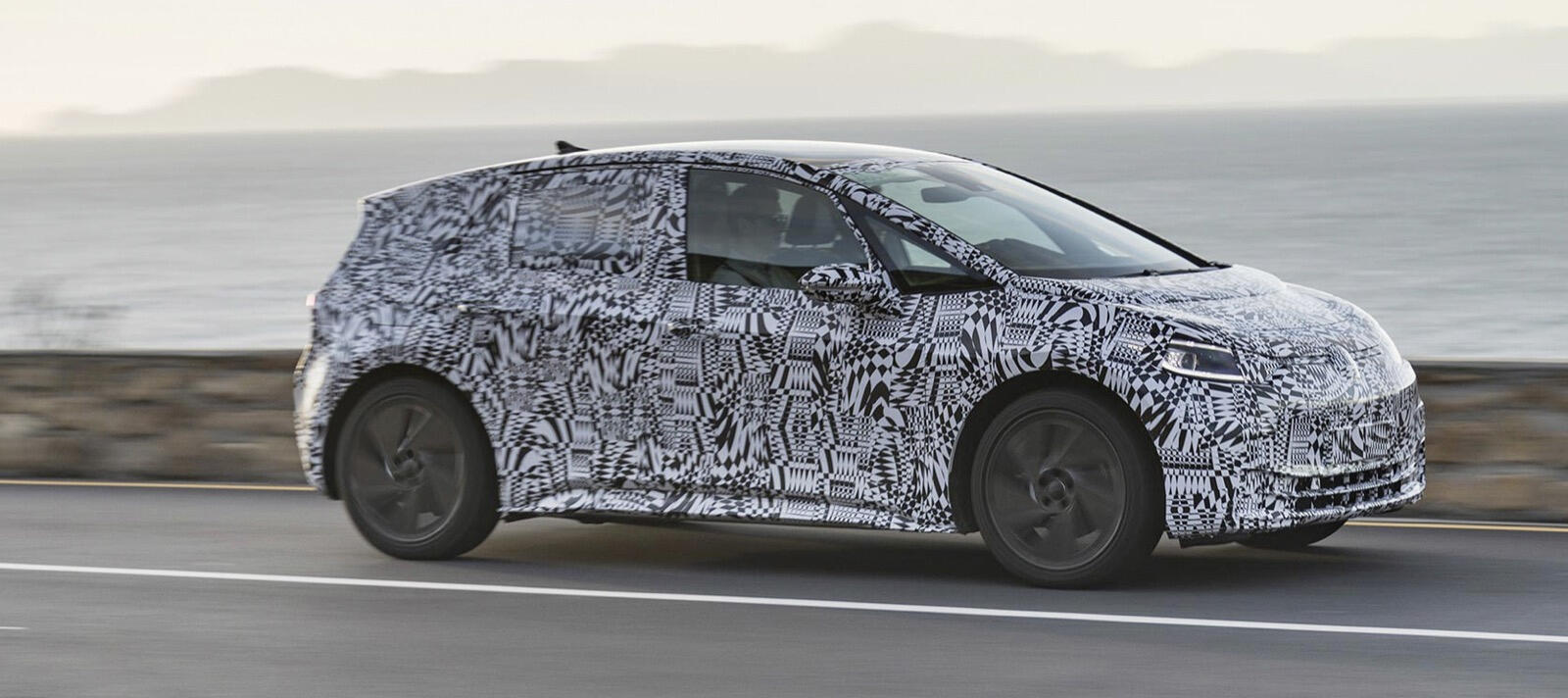 Volkswagen öppnar snart för förhandsbokningar av elbilen ID, som ännu inte visats i produktionsfärdigt skick.