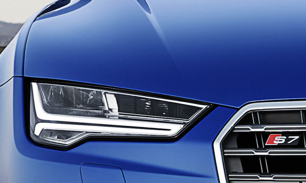 Audi RS7 är en sportig coupé. (AI text)