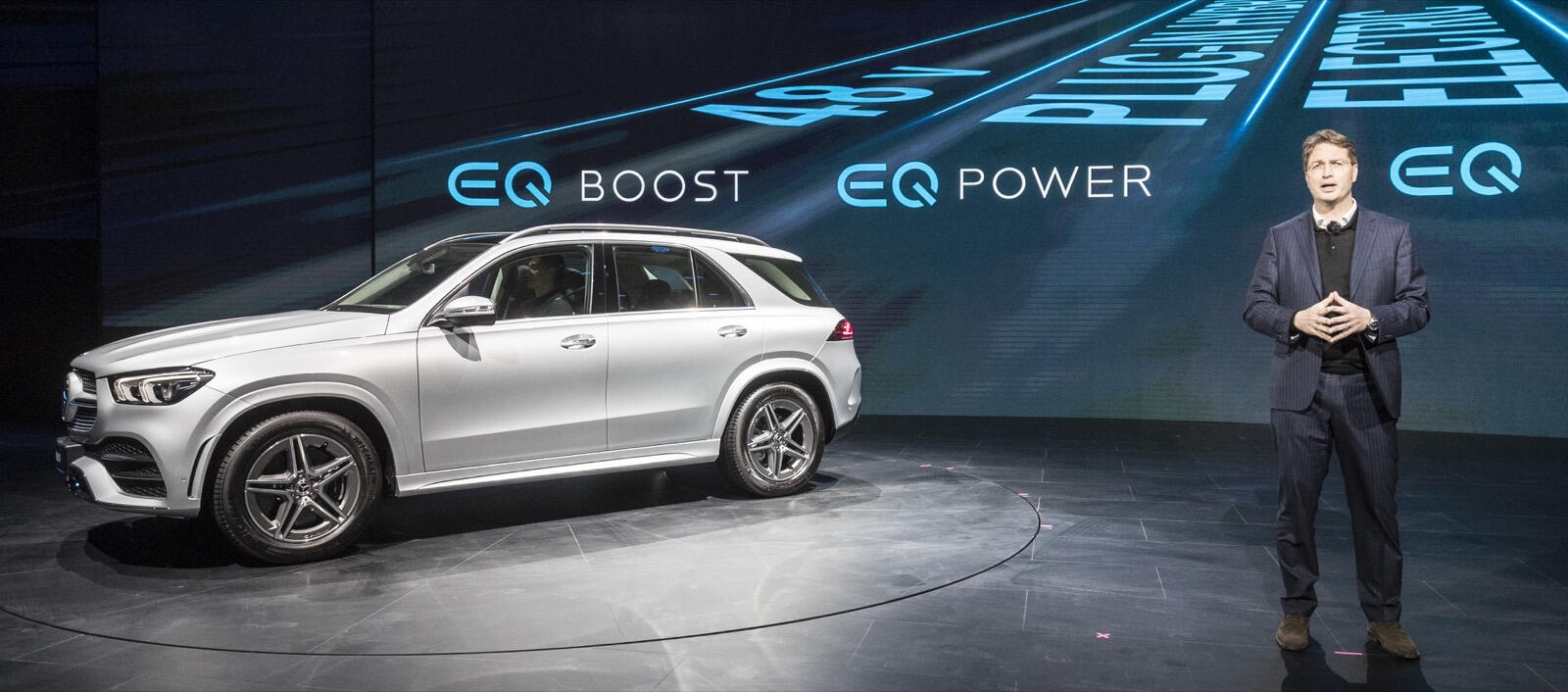 Mercedes-Benz GLE på Egyptens bilmässa (AI text)