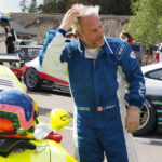 Bilmästerskapscareter parkerade bredvid varandra. (AI text)