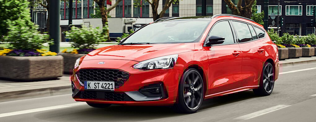 Ford Focus ST Kombi har ett bagageutrymmet på 608 liter, 1.620 om man fäller baksätet.