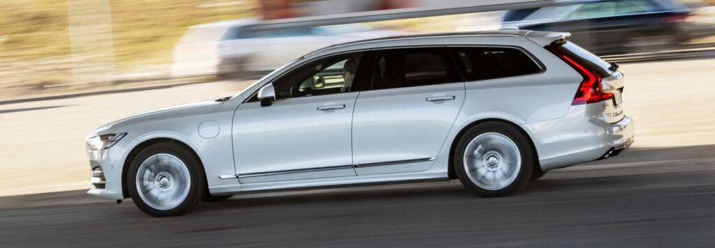 Volvo V90 xDrive är en ny bil. (AI text)