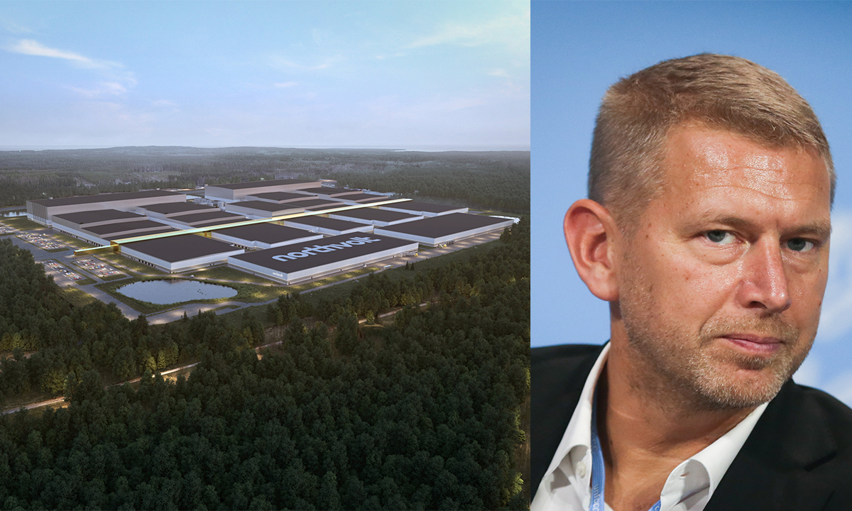 En man i kostym och slips står bredvid en bil. (AI text)