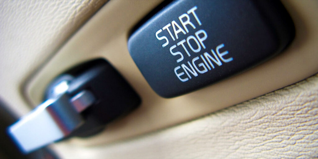 En bil med en start/stopp-knapp (AI text)