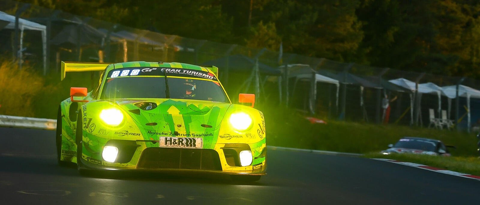 En gröngul Porsche GT3 RS (AI text)