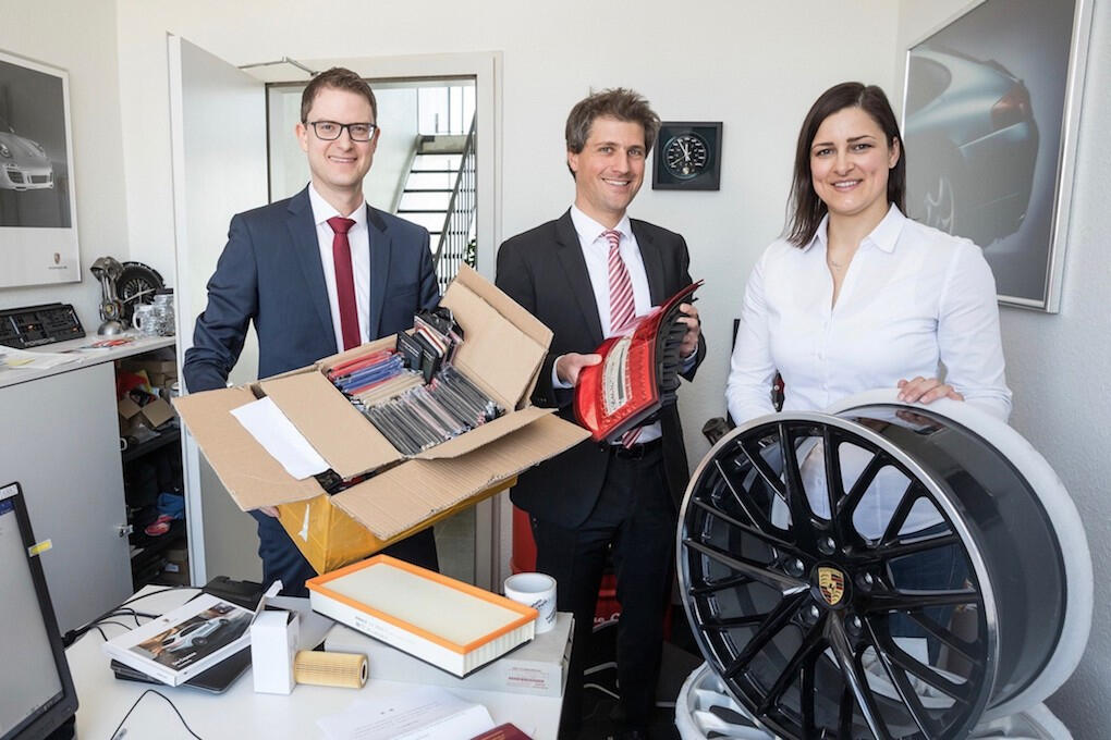 Andreas Kirchgässner, Thomas Fischer och Michaela Stoiber jagar falska piratdelar.