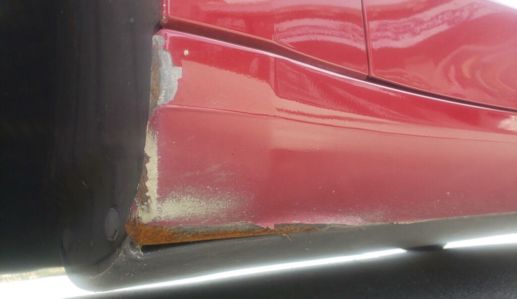 Flera Model 3-ägare klagar på problem med tunn och mjuk lack, som ger rostproblem. Foto: Sylvain Demers/Facebook