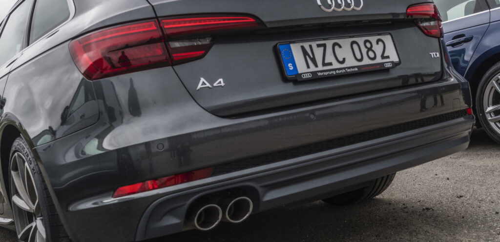 Audi Q5 gentemot Audi (AI text)