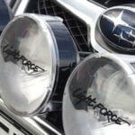 En Subaru Forester med en däck. (AI text)