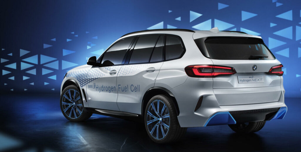 BMW X1-koncept i bakgrunden (AI text)