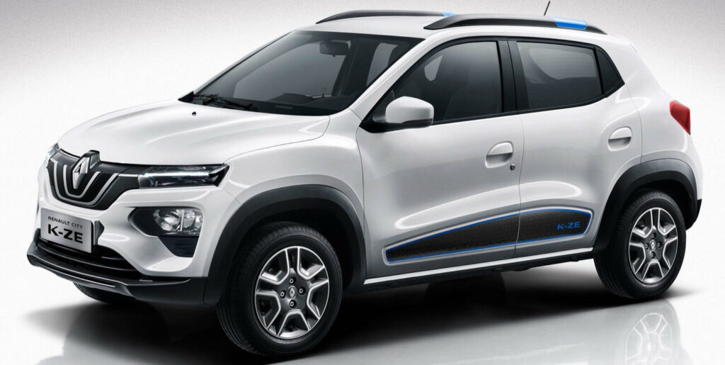 En vit bil med en blå felg. (AI text)