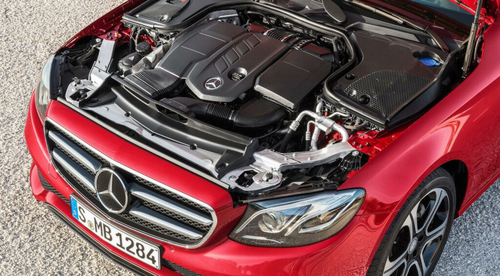 Mercedes har uppdaterat miljontals dieselbilar för att sänka utsläppen. Men senaste generationen av Mercedes dieselmotor har visat sig vara relativt ren i flera oberoende tester.