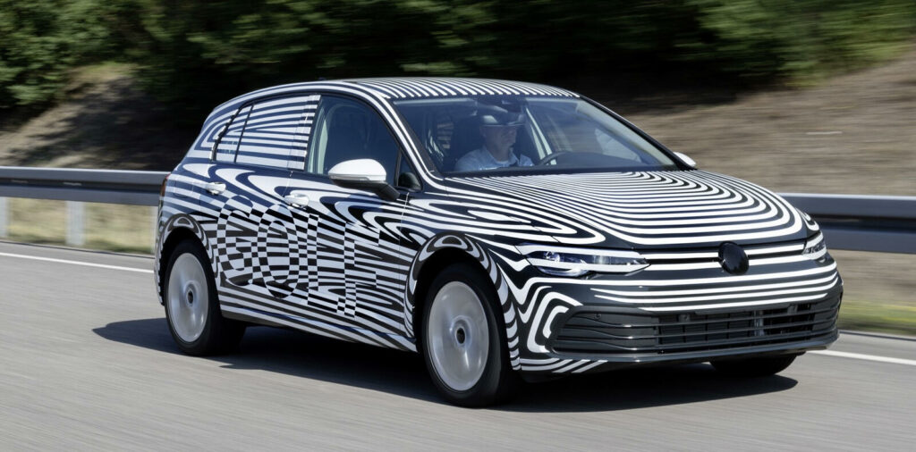 Volkswagens egna bild på en maskerad "Golf-åtta" visar väldigt försiktiga designförändringar.