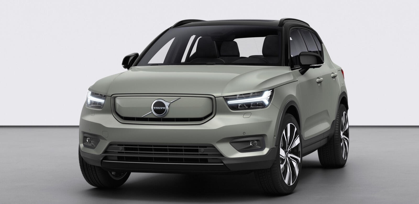 Volvo XC90 xDrive SUV (AI text)