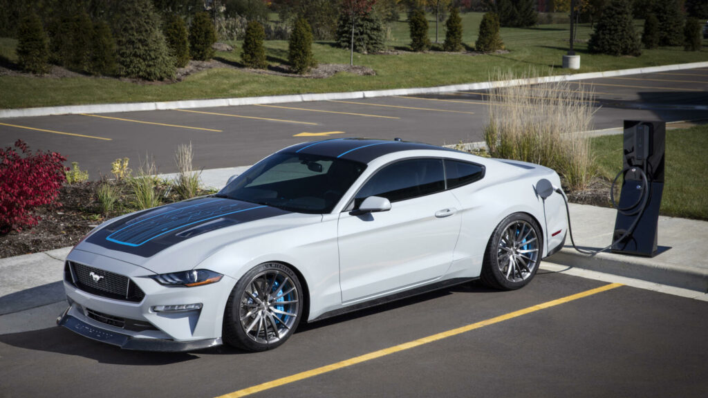 Konceptbilen Mustang Lithium är resultatet av ett samarbete mellan Ford och Webasto.