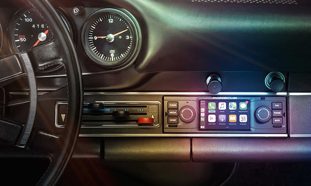 En bil med ratt och instrumentbräda. (AI text)